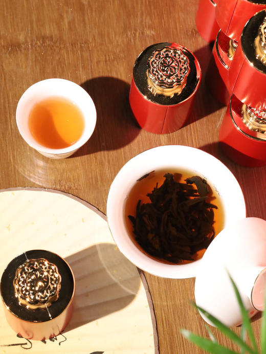 武夷岩茶的当家花旦【 无俩 水仙】传承经典制作工艺，历经多道工序精准把控 传承经典12小罐红色礼盒装+手提袋 商品图11