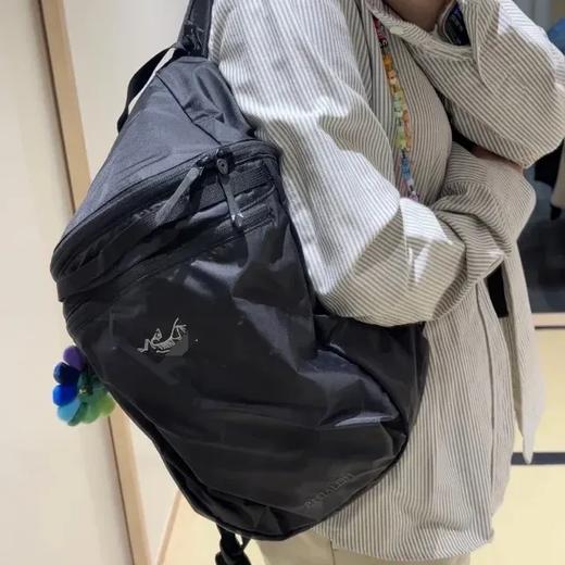 点此购买 始祖鸟Heliad男女款双肩背包 qk 308083 商品图10