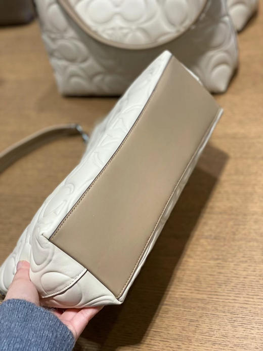 🇺🇸¥1999美国直邮Coach最新款全皮浮雕logo Laurel单肩包，流浪包，白拼米色 商品图3