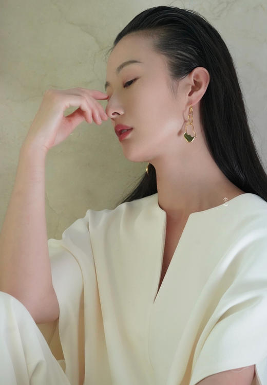 和田碧玉山峦银鎏金双葫芦耳环 商品图3