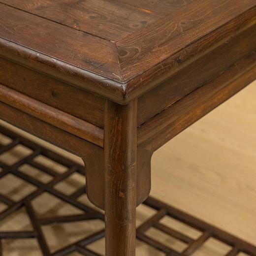 清 柞榛木圆材三屉书桌 商品图3