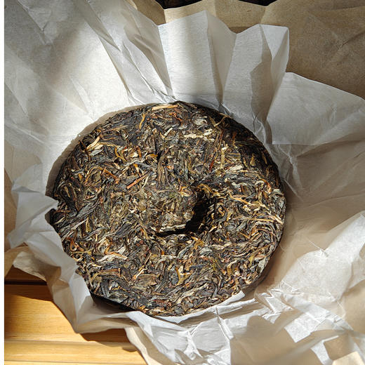 【2020年老曼峨】价格无任何的附加值 性价比绝对足 2020年春茶勐海老曼峨普洱茶古树生茶饼200g 商品图3