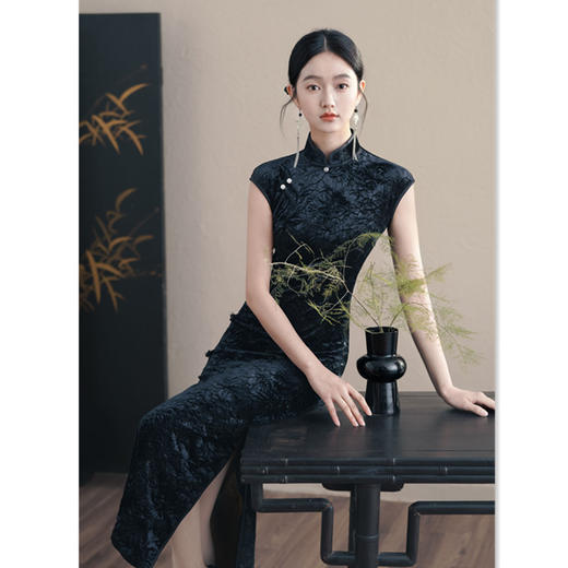 GX复古国风压皱丝绒长款连袖旗袍2025春夏新款修身时尚女士显瘦旗袍 商品图2