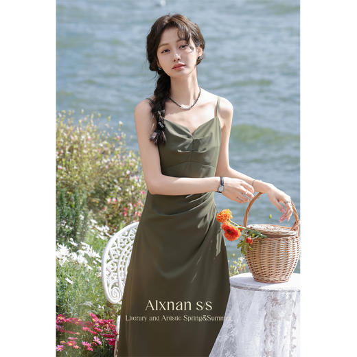 鹿向南《绿野仙踪》法式气质吊带连衣裙春季收腰显瘦绿色绝美长裙L336205-1 商品图1