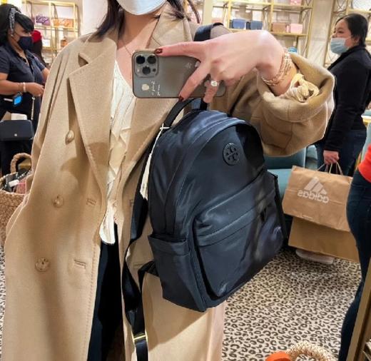 TB男女同款轻便双肩包 商品图0