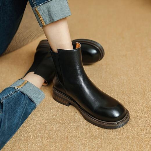 【预售5天】通勤质感十足牛皮切尔西靴短靴，粗低跟圆头短靴女猪皮垫松紧马丁靴PS&PS2306 商品图3