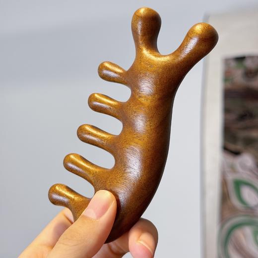 【金丝檀海豚梳】敦煌海豚檀木按摩梳头部经络梳子宽齿梳多功能头疗神器木梳子 商品图3