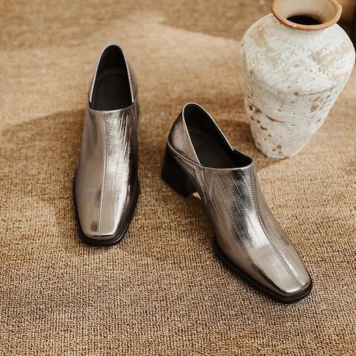 【预售5天】舒适羊皮粗跟深口单鞋女2025早春新款简约方头通勤中跟小皮鞋女鞋LG&77-1068 商品图2