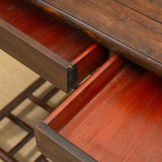 清 柞榛木圆材三屉书桌 商品图4