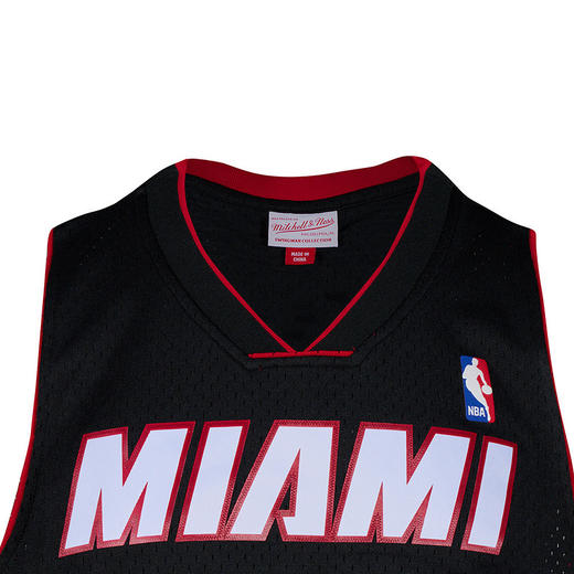 收藏系列 韦德 热火队3号 黑色球衣 定制To签 亲笔签名球衣 SW球迷版（仅限线上下单）（图片仅供参考，请以实物为准） 商品图3