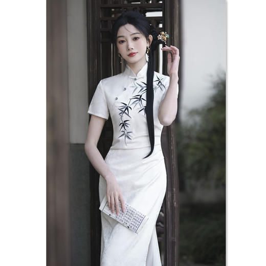 GX时尚改良新中式长款提花旗袍2024春夏新款素雅国风绣花旗袍 商品图2