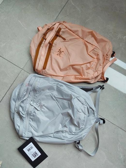 点此购买 始祖鸟Heliad男女款双肩背包 qk 308083 商品图2