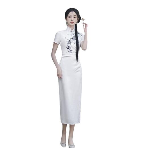 GX时尚改良新中式长款提花旗袍2024春夏新款素雅国风绣花旗袍 商品图4