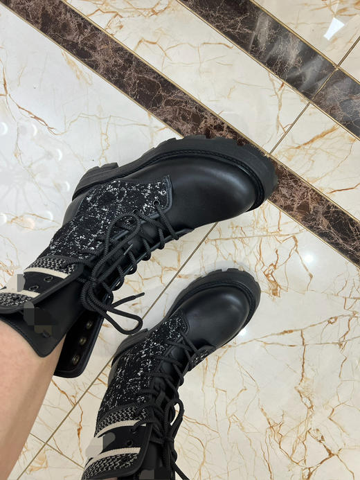 1026-2 免带品 雕老花牛皮拼接 简约轻便 中筒系带靴 马丁靴 巨舒适很准码 商品图4