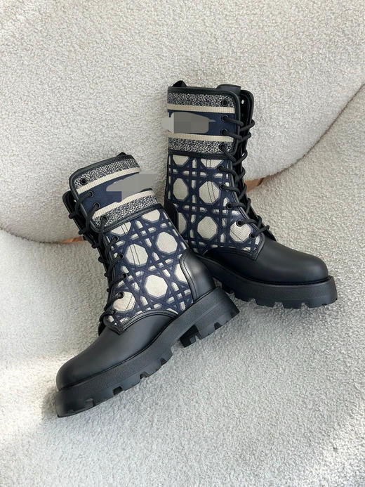 1026-2 免带品 雕老花牛皮拼接 简约轻便 中筒系带靴 马丁靴 巨舒适很准码 商品图3