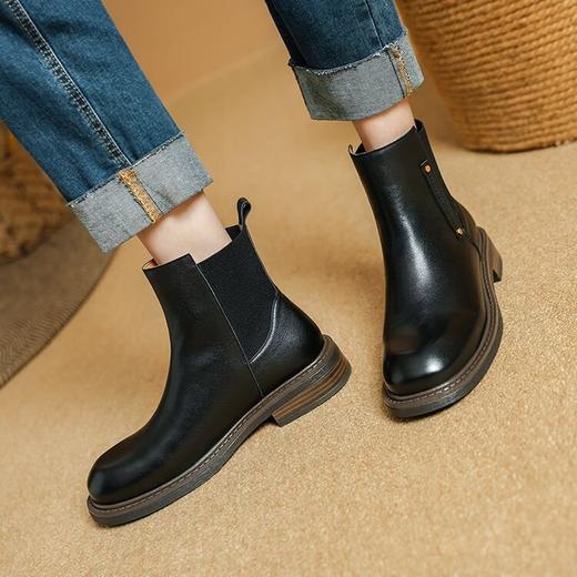 【预售5天】通勤质感十足牛皮切尔西靴短靴，粗低跟圆头短靴女猪皮垫松紧马丁靴PS&PS2306 商品图0