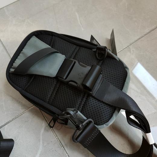 点此购买 迪桑特运动休闲胸包挎包 qk 308076 商品图10