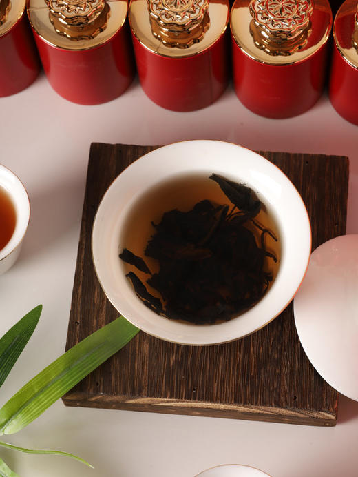 武夷岩茶的当家花旦【 无俩 水仙】传承经典制作工艺，历经多道工序精准把控 传承经典12小罐红色礼盒装+手提袋 商品图5