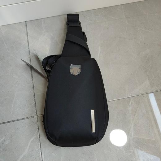 点此购买 迪桑特运动休闲胸包挎包 qk 308076 商品图2