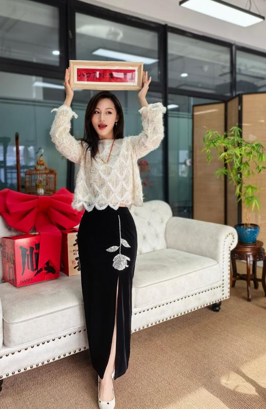 逸红颜明月优选 #迷人黑丝绒半裙【玫瑰花】重磅高定系列 非遗手工珠绣，小美人鱼裙摆 商品图0