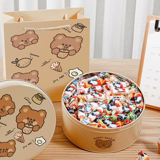 【冠生园大白兔奶糖礼盒装】回忆童年，味蕾再现。香滑浓郁。混合口味，为味蕾带来更多惊喜。是一份口感和心情的甜蜜礼物，送给亲朋好友都相宜；元旦、情人节、生日与新年，每一个重要时刻都不能错过！ 商品图0