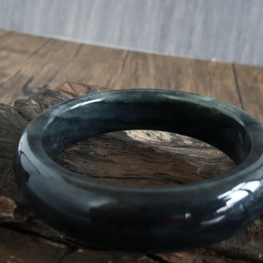 【天然正品】天然精品无纹裂油润度佳58号青花和田玉手镯031224NJM07 现售价：880(特价) 商品图5