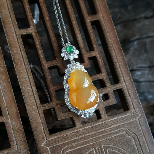 【天然正品】AU750精品白金镶钻镶天然冰种葫芦造型黄翡翡翠吊坠项链211124NJ14 现售价：5980 商品图6