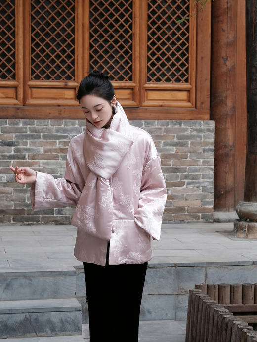 盛唐牡丹|银粉色冠乐绉蝶恋花棉服 (配围巾) 商品图6
