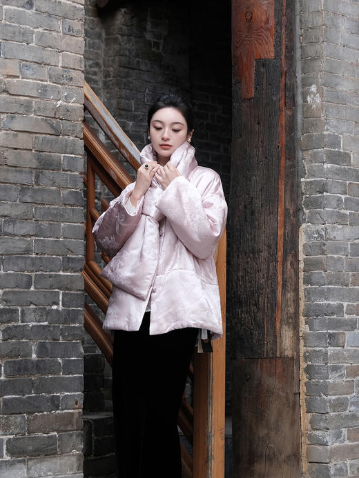 盛唐牡丹|银粉色冠乐绉蝶恋花棉服 (配围巾) 商品图7