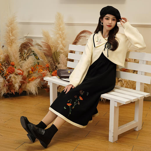 两三事梵高文艺 花影如诗 2025春季新款绣花装饰毛织两件套女套装 商品图1