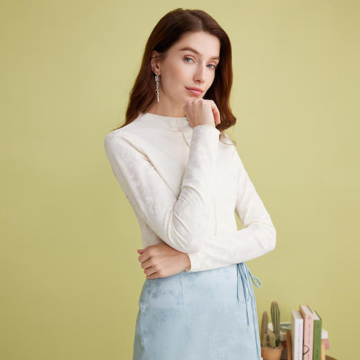 EITIE爱特爱百搭舒适修身显瘦立领白色打底衫长袖T恤春季新款A2513513 商品图2