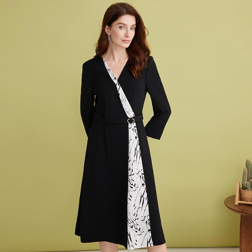 EITIE爱特爱正式V领气质收腰显瘦印花拼接喇叭袖连衣裙2025春新款A2507509 商品图1