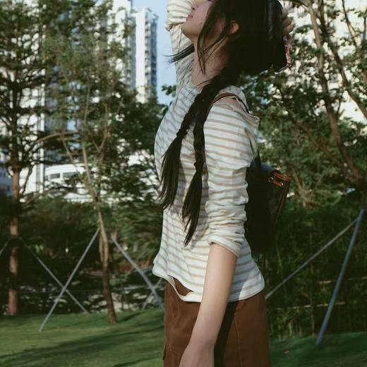 顺丰包邮42212洛诗琳米卡其拼条破洞露肩棉质长袖T恤295244 商品图3