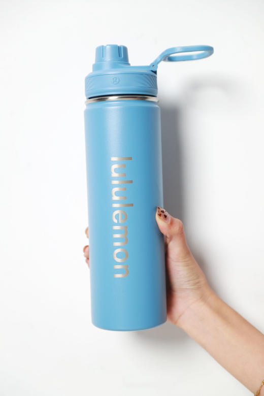 颜值好顶啊，710ml保温杯。原盒包装の双层不锈钢运动水瓶C010986 商品图14