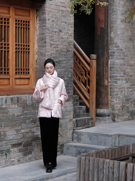 盛唐牡丹|银粉色冠乐绉蝶恋花棉服 (配围巾) 商品图10