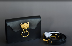 錾刻瑞兽扣意大利植鞣皮包