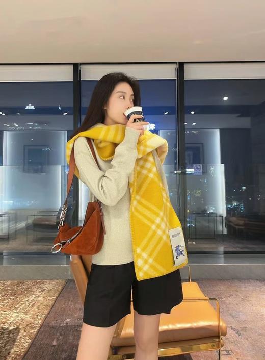 【代购级 出入专柜无压力】全智贤同款Burberry格纹围巾 柜子一上市就售罄 贵气大小姐style  黄色也太太出片了 氛围感穿搭 自带气场！ 商品图0