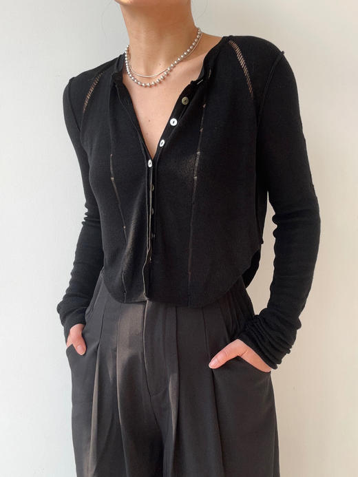 TU｜C02SS23-KW02-BK00 黑色羊毛短款针织开衫 商品图1