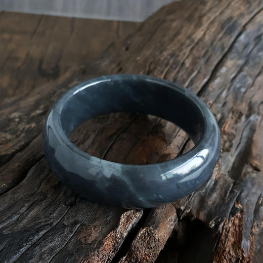 【天然正品】天然无纹裂宽版厚桩57号青花和田玉手镯031224NJM06 现售价：1680 商品图4