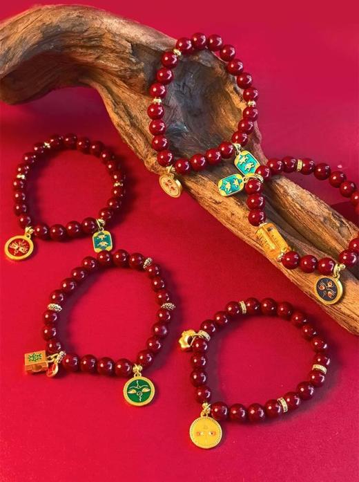 【品牌授权】BAOFANDI新中式新年红系列手串 五路财神齐聚 朱砂手串 貔貅 商品图3