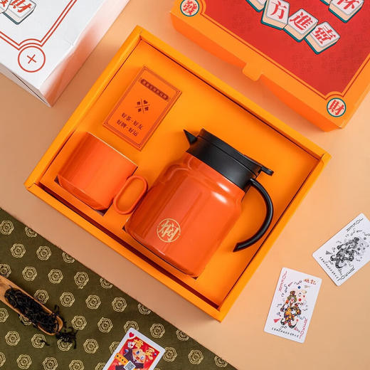 【分仓直发包邮】無侘居「东南西杯」茶礼套装D（掼蛋版）（焖茶壶：1000ml x 1 个 优质陶瓷马克杯：300ml x 1个 掼蛋精美扑克牌：2盒） 商品图1