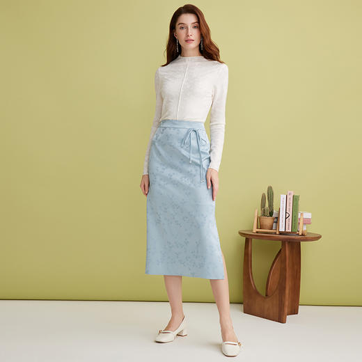 EITIE爱特爱精致中式暗纹缎面高腰a字蓝色过膝半身裙2025春季新款A2506501 商品图3