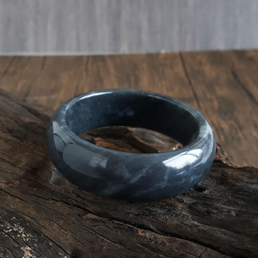 【天然正品】天然无纹裂宽版厚桩57号青花和田玉手镯031224NJM06 现售价：1680 商品图3