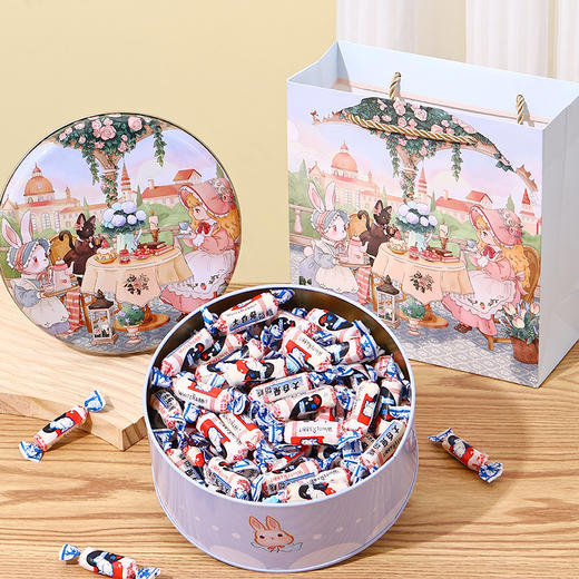 【冠生园大白兔奶糖礼盒装】回忆童年，味蕾再现。香滑浓郁。混合口味，为味蕾带来更多惊喜。是一份口感和心情的甜蜜礼物，送给亲朋好友都相宜；元旦、情人节、生日与新年，每一个重要时刻都不能错过！ 商品图10