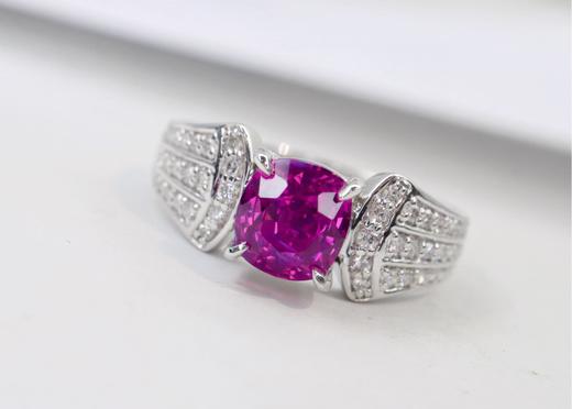 1.5ct刻面紫蓝宝戒指 商品图2