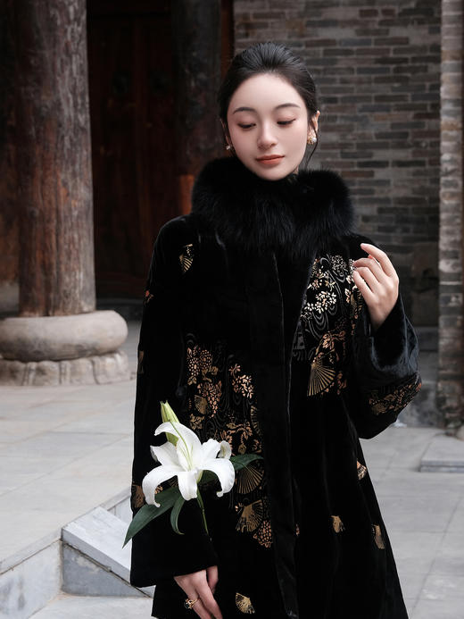 盛唐婧|狐狸毛磁扣围脖-黑/白/杏可选[特价品] 商品图6