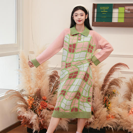 两三事 逆转梦境 2024冬季新款复古格子拼色polo领毛衣裙连衣裙 商品图1