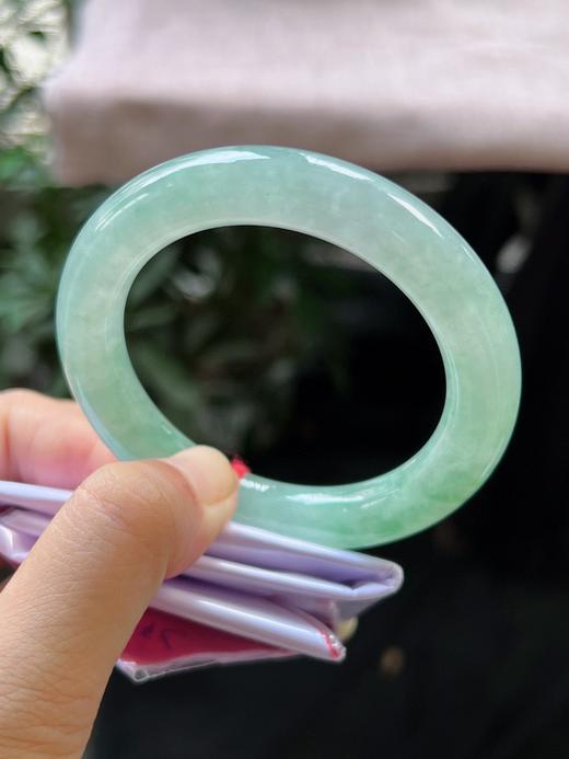 55圆条翡翠手镯 商品图1