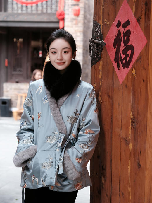 盛唐婧|狐狸毛磁扣围脖-黑/白/杏可选[特价品] 商品图8