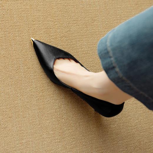 【预售5天】法式尖头细跟高跟鞋女新款复古真皮金属头V口款单鞋DB&M6153 商品图3